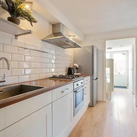 Family - Free Parking זנדוורט