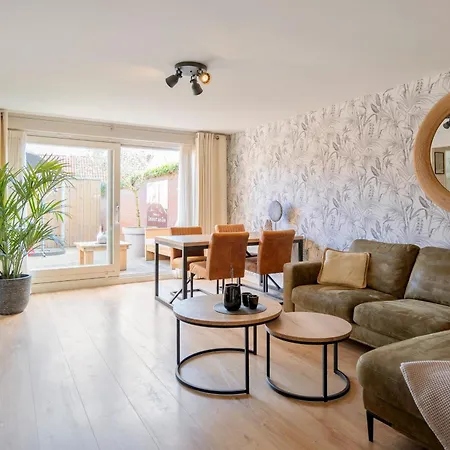 Апартаменты Family Garden Apartment Зандфорт